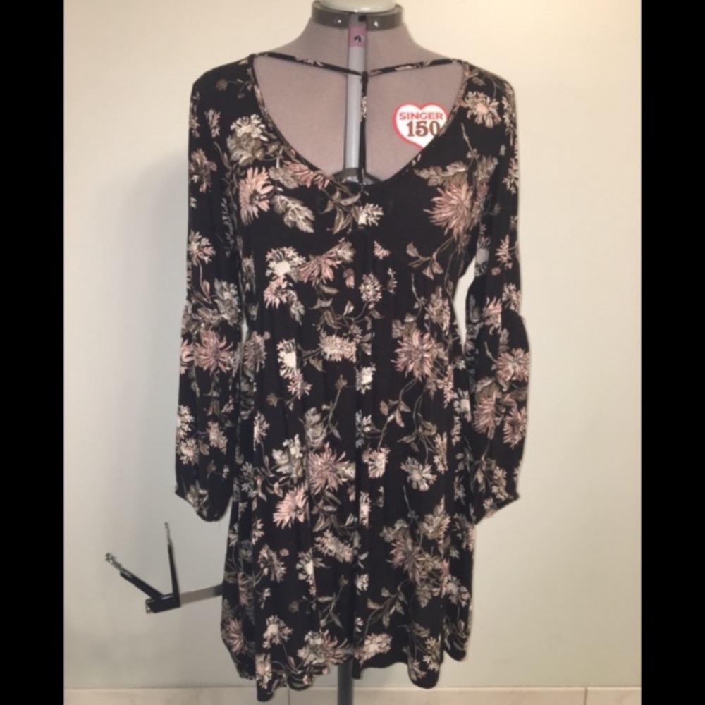 Beautiful Floral Low-cut V-neck Dress (black, L)🖤
